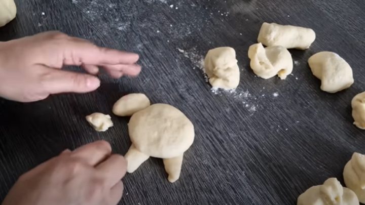 Beránci s drobenkou z kynutého těsta