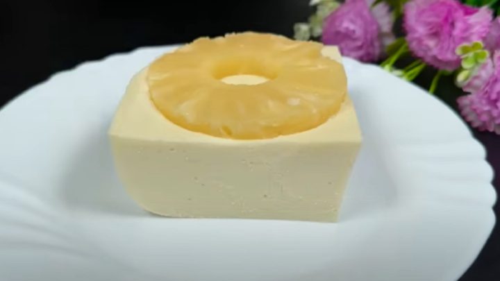 Nepečený ananasový řez s jogurtem