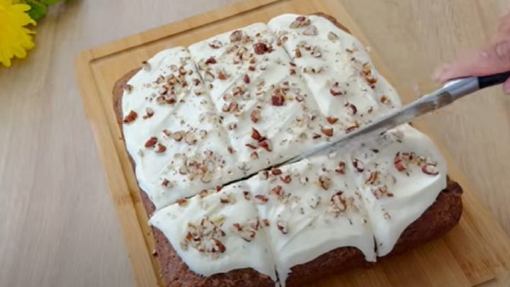 Vláčný mrkvový koláč s lískovými ořechy