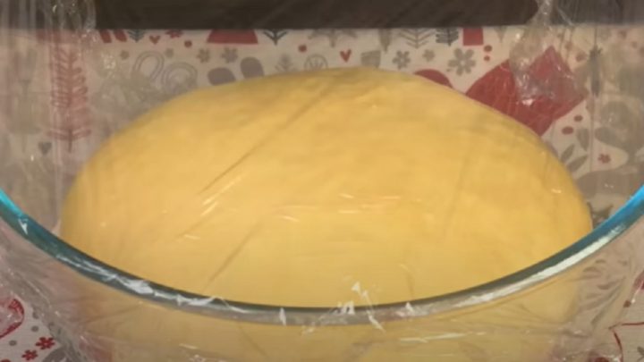 Kakaový motanec z kynutého těsta