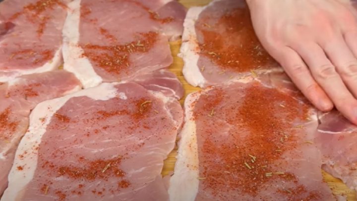 Zapečené vepřové rolky se slaninou a brambory