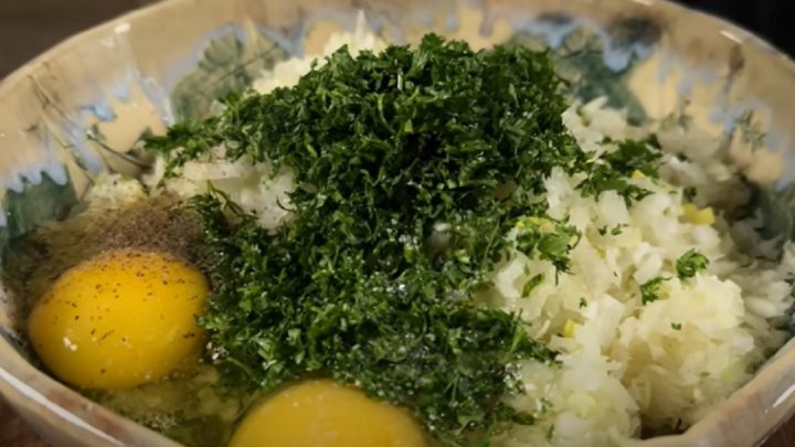 Zelné karbanátky s česnekem a bylinkami