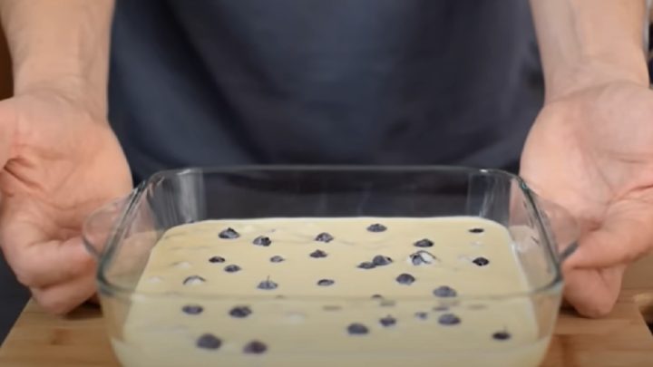 Dietní jogurtový koláč s borůvkami