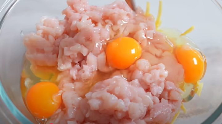 Kuřecí placičky se sýrem a česnekem