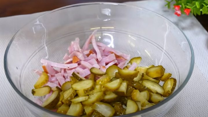 Bramborový salát s uzeným masem