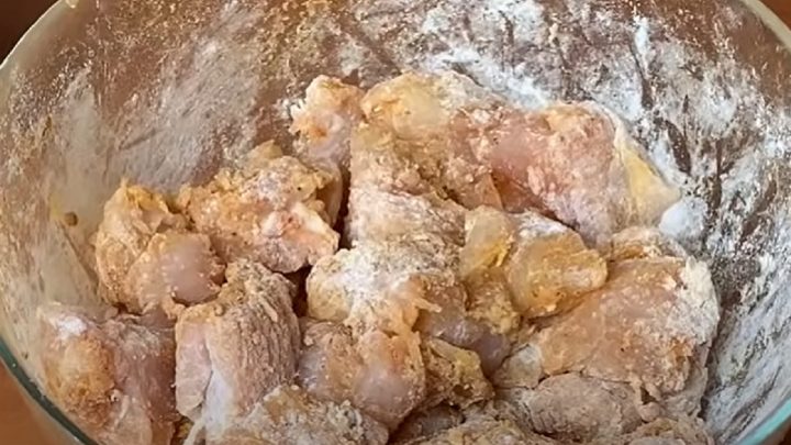 Smažená kuřecí prsa v česnekové omáčce