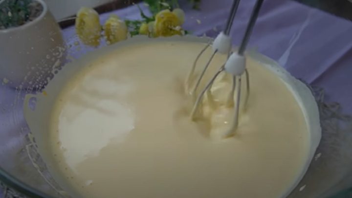 Třešňový dort na plech s jemným krémem