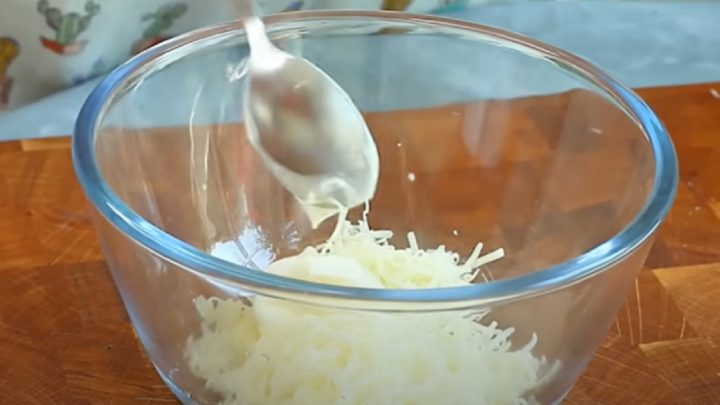 Zapečené žampiony se slaninou a česnekem