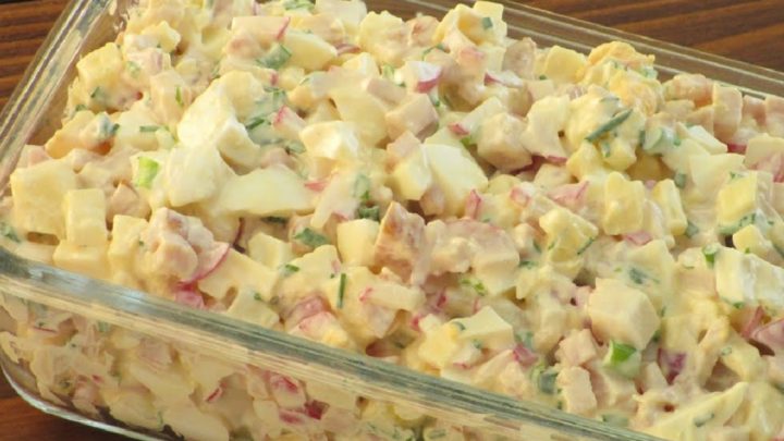 Jarní vajíčkový salát se sýrem a pažitkou Jarní vajíčkový salát se sýrem a pažitkou