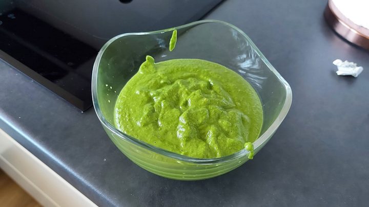 Kopřivové pesto se slunečnicovými semínky