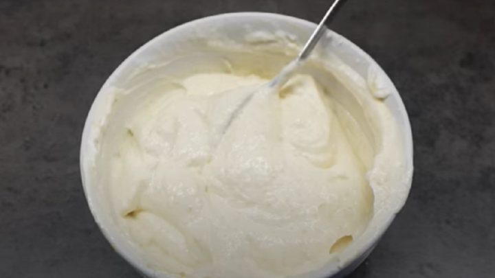 Koláče z kynutého těsta se 3 druhy náplní