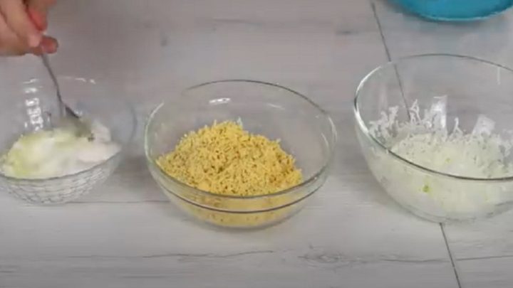 Slaná nepečená roláda se salámem a rajčaty