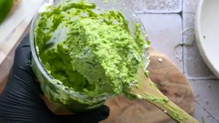 Tyčinky s medvědím česnekem a fetou