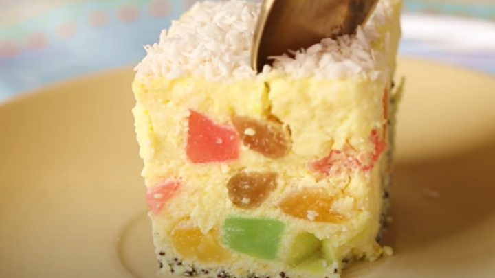 Buchta s kandovaným ovocem a mákem