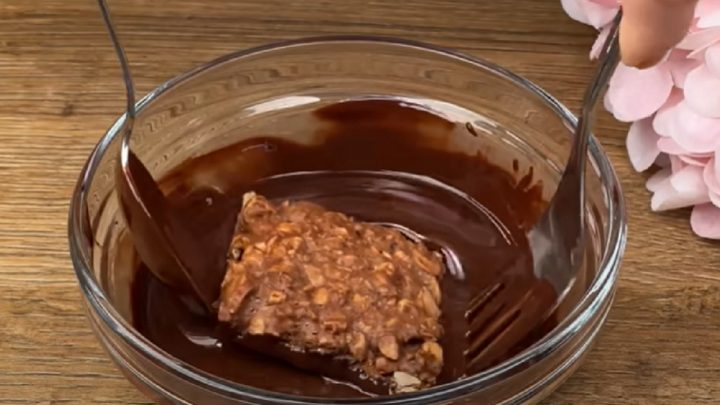 Arašídové kostky s čokoládovou polevou