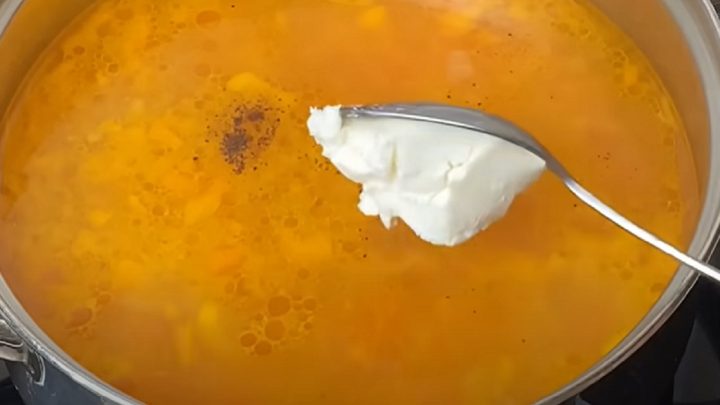 Rychlá zeleninová polévka se smetanovým sýrem