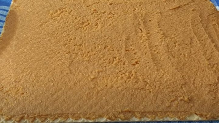 Karamelové oplatky s vlašskými ořechy