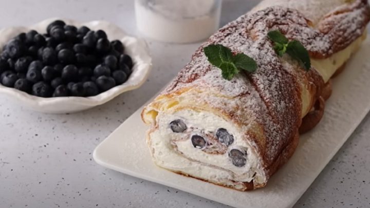 Jednoduchá palačinková roláda s borůvkami