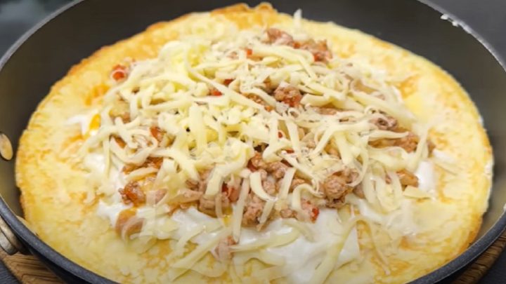 Slaný palačinkový koláč s mletým masem