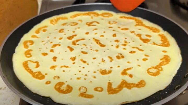 Slaný palačinkový koláč s mletým masem