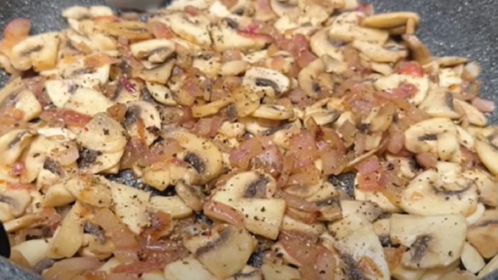 Plněná masová roláda se žampiony a slaninou