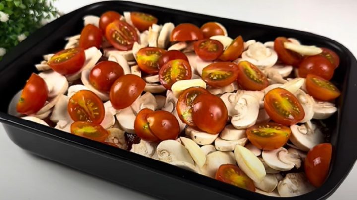 Zapečené špagety s houbami a rajčaty