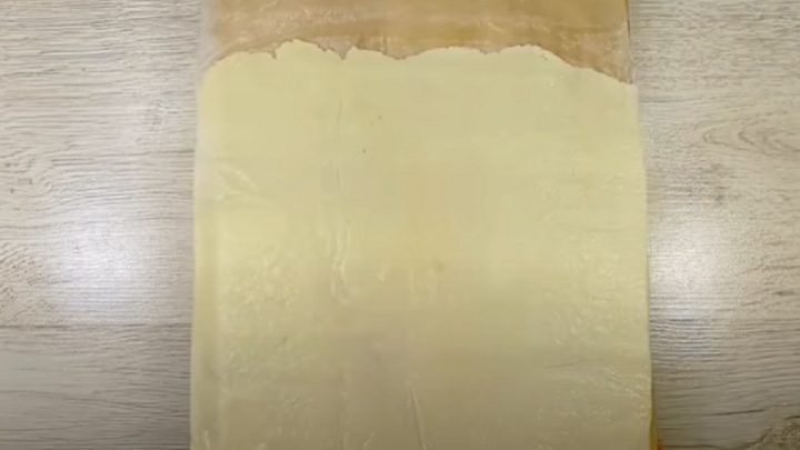 Nepečená roláda z taveného sýra s koprem