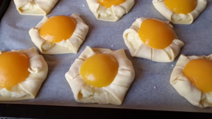 Pudinkové šátečky s broskvemi