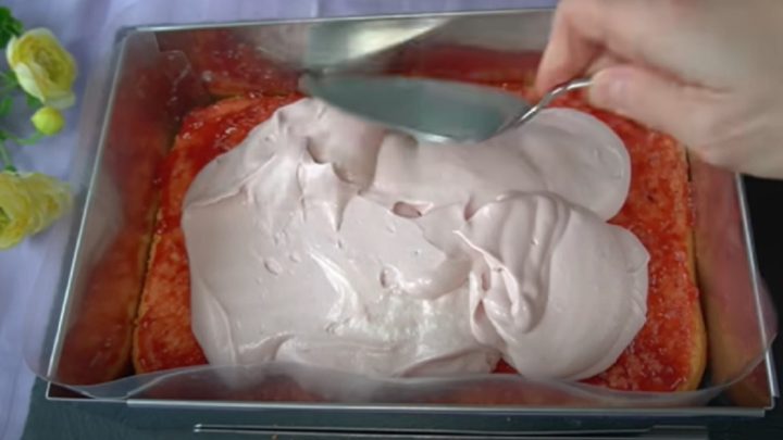 Třešňový dort na plech s jemným krémem