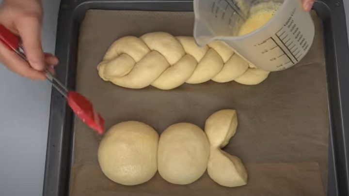 Velikonoční vánočka z kynutého těsta