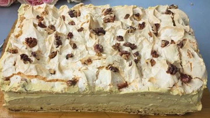 Sněhové řezy s ořechy a smetanovým krémem