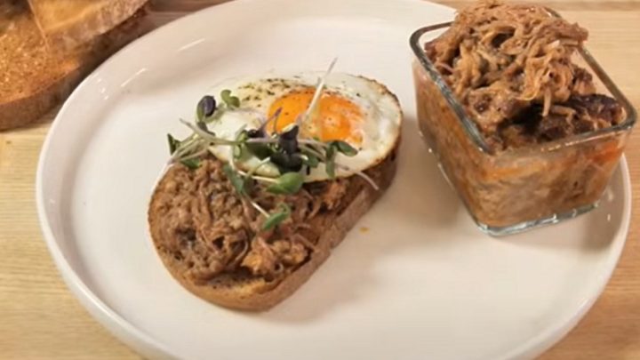 Trhané vepřové maso v hořčičné marinádě