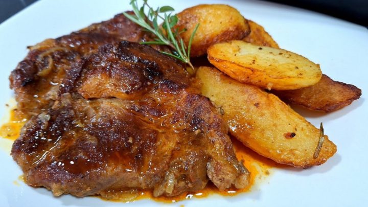 Marinovaná vepřová krkovice s brambory