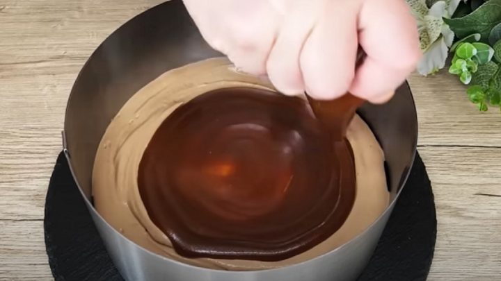 Karamelový dort s čokoládovou pěnou