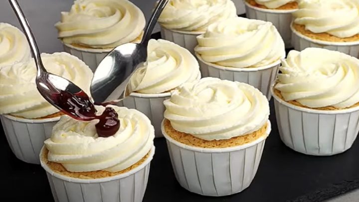 Rychlé dortíky s třešňovou náplní