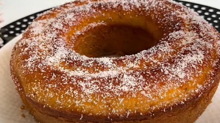 Vláčná jogurtová bábovka s rozinkami