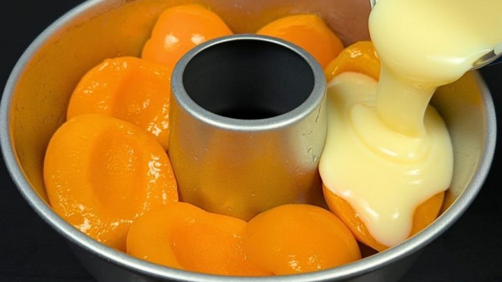 Broskvová bábovka s karamelem