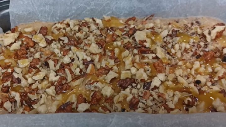 Ovesný chlebíček s banánem a ořechy