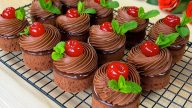 Čokoládové minidortíky s třešněmi