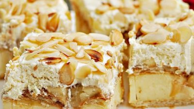 Nepečený karamelový řez s mandlemi