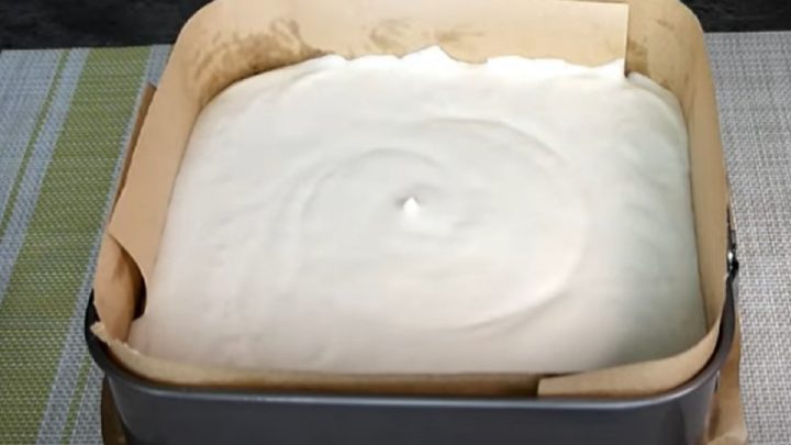 Vláčný jogurtový koláč s vanilkou