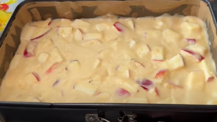 Rychlá buchta s jablky a karamelem