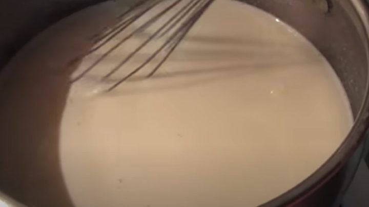 Medovníkové řezy s krémem a čokoládou