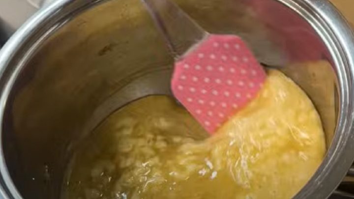 Vláčné medové řezy se smetanovým krémem