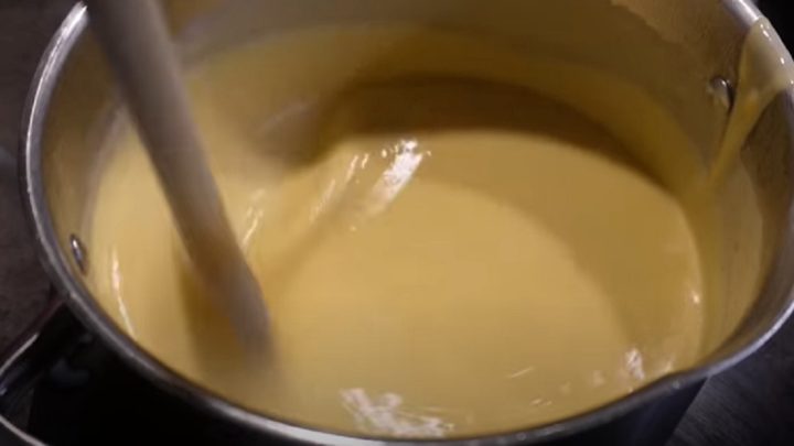 Rychlé těstoviny se sýrovou omáčkou