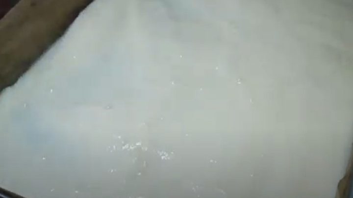 Vláčný ořechový řez se 2 druhy náplní