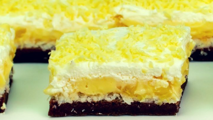 Vláčné ananasové řezy s kokosem