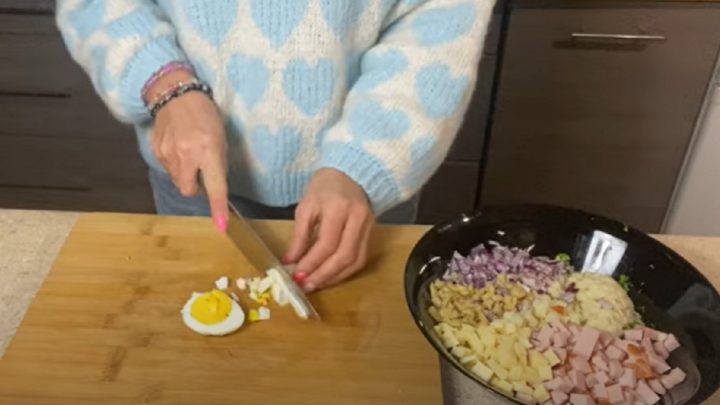 Brokolicový salát se šunkou a těstovinami