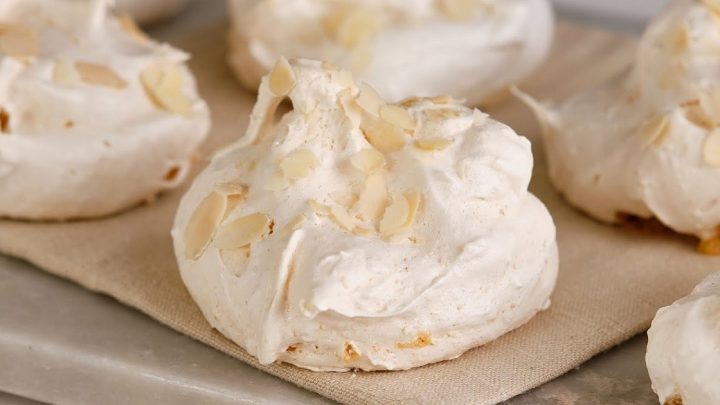 Křehké pusinky s plátky mandlí