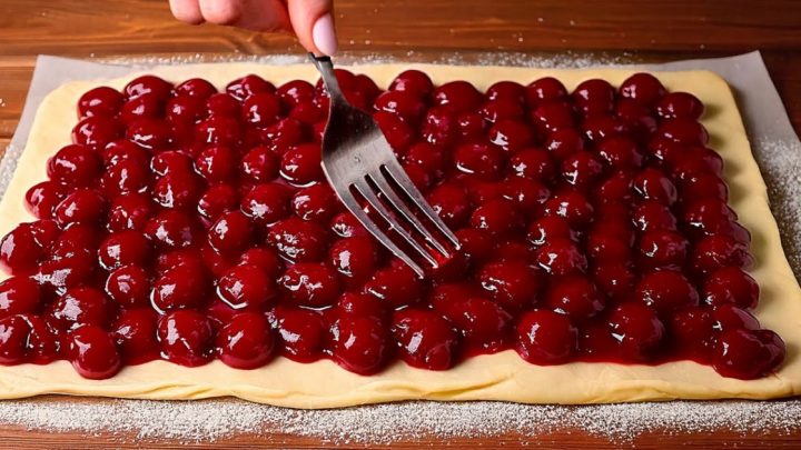 Třešňový koláč z listového těsta